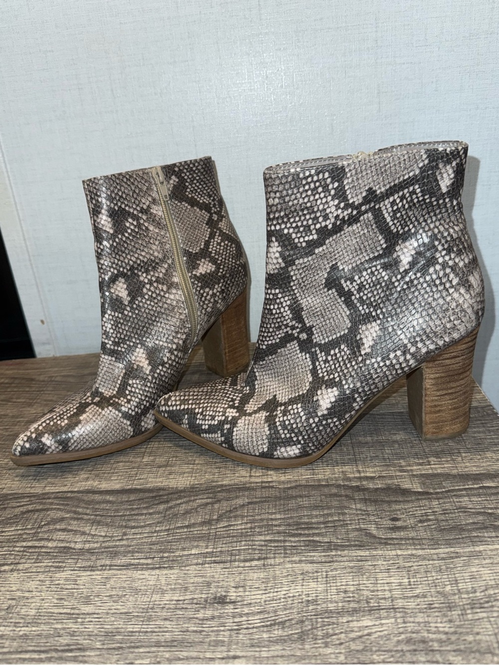 Carlos by Carlos Santana Lydia Taupe Snake-Print Block Heel Ankle Boots size 9M